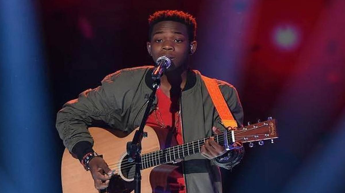 Contestant Lee Jean performs on “American Idol” broadcast Feb. 25.