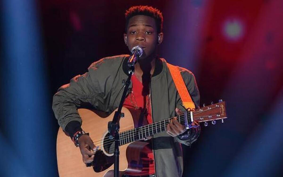 Contestant Lee Jean performs on “American Idol” broadcast Feb. 25.
