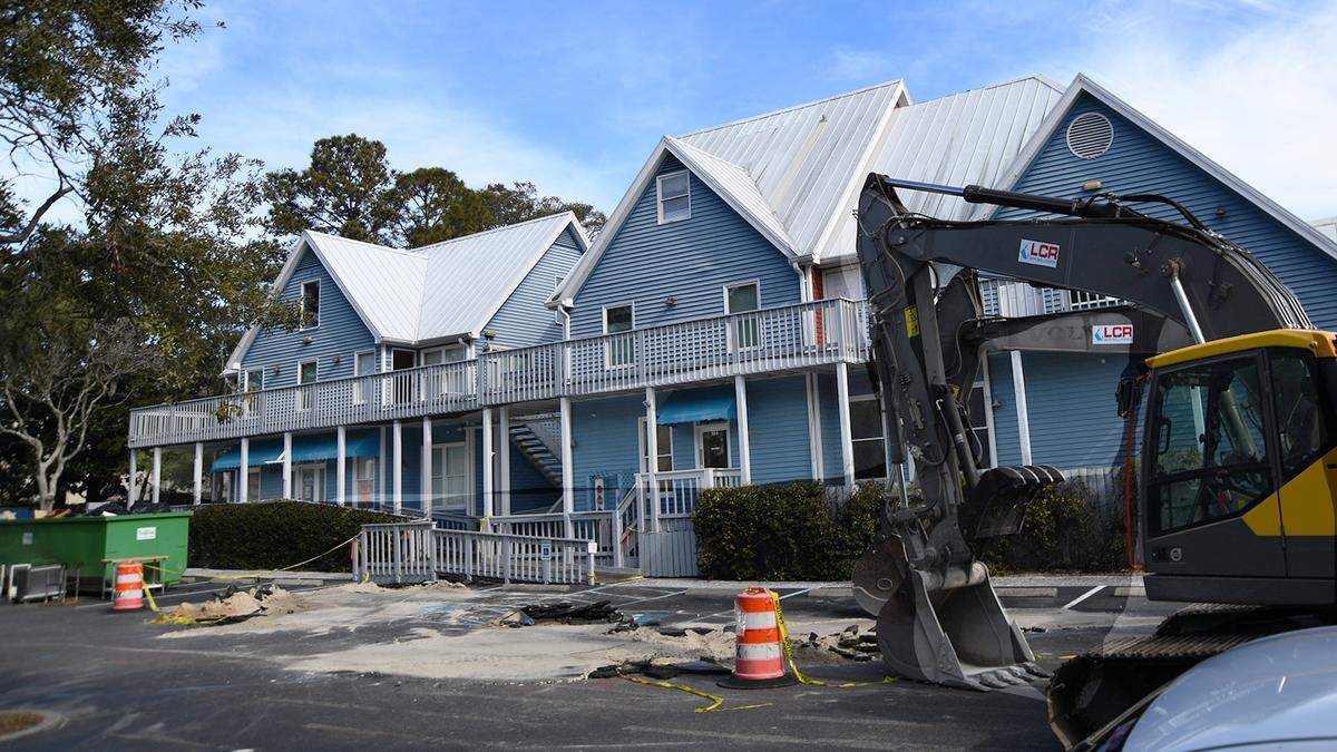The Salty Dog Cafe and surrounding businesses are scheduled to be demolished on 1/16/2025. Crews have been working readying the facility removal as fans and locals come by to say goodbye to one of Hilton Head Island’s most popular location for dining, drinking and shopping. One of the pieces of heavy equipment sit in the parking lot awaiting the teardown.