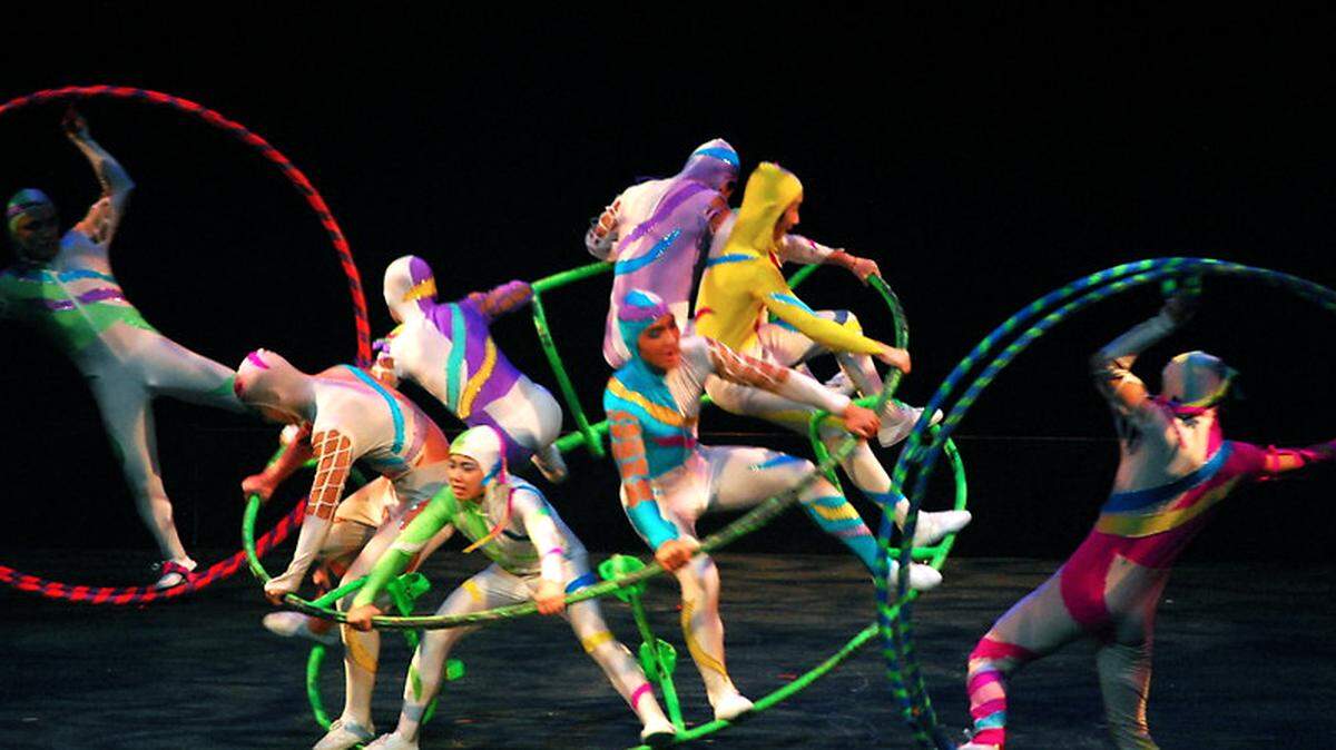 The Golden Dragon Acrobats consist of approximately 20 to 25 performers and are recognized throughout the United States and abroad as the premiere Chinese acrobatic touring company. The performers are all from the People?s Republic of China. 