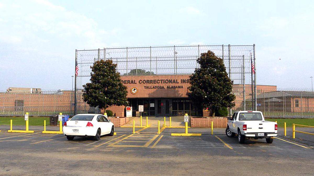 How did the Gentleman Bandit survive 3 decades behind bars? Crocheting helped