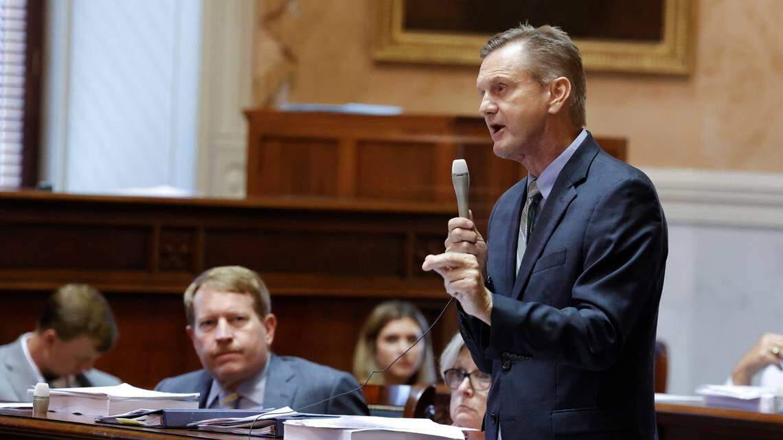 In an effort to reconcile differences between a House and Senate energy bill, Sen. Tom Davis, R-Beaufort, offered a resolution, committing to take up the measure next session.