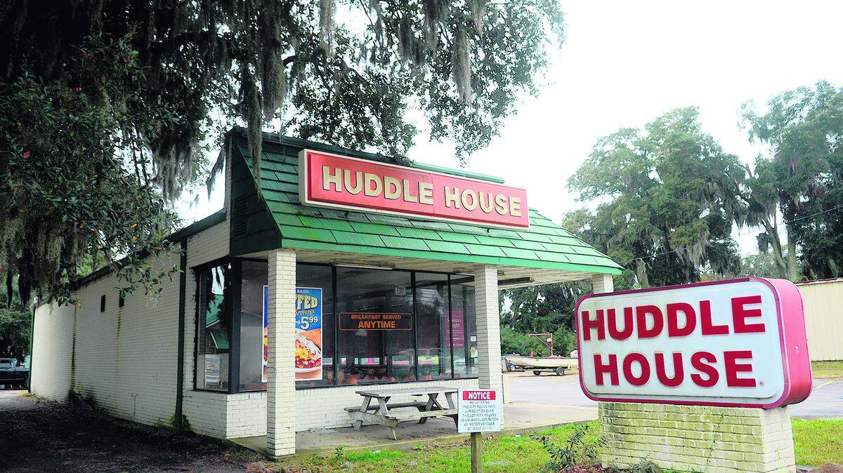 The Huddle House on Boundary Street the morning of Dec. 17, 2015, in Beaufort.