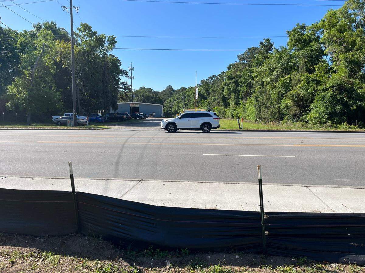A pedestrian-controlled stop light will be placed near Martin Landscaping and Pender Brothers allowing pedestrians to safely cross Ribaut Road in Port Royal.