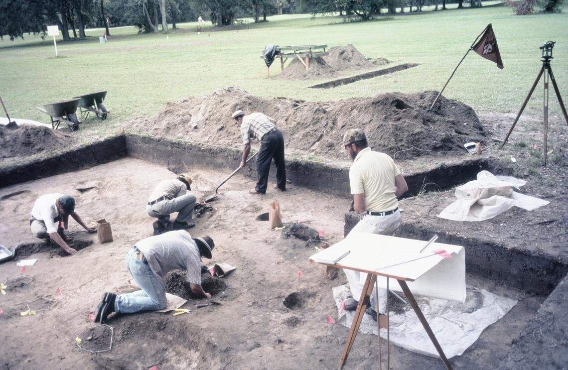 A team of archaeologists, including Stanley South and Chester DePratter, first excavated the site of Santa Elena at Marine Corps Recruit Depot Parris Island from 1979 to 1985.