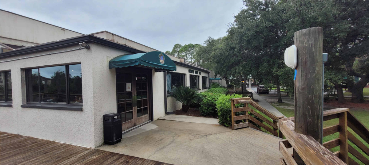 A secondary angle to the entrance of CocoNutz Sportz Bar & Grill at Hilton Head Beach & Tennis Resort, before renovations.