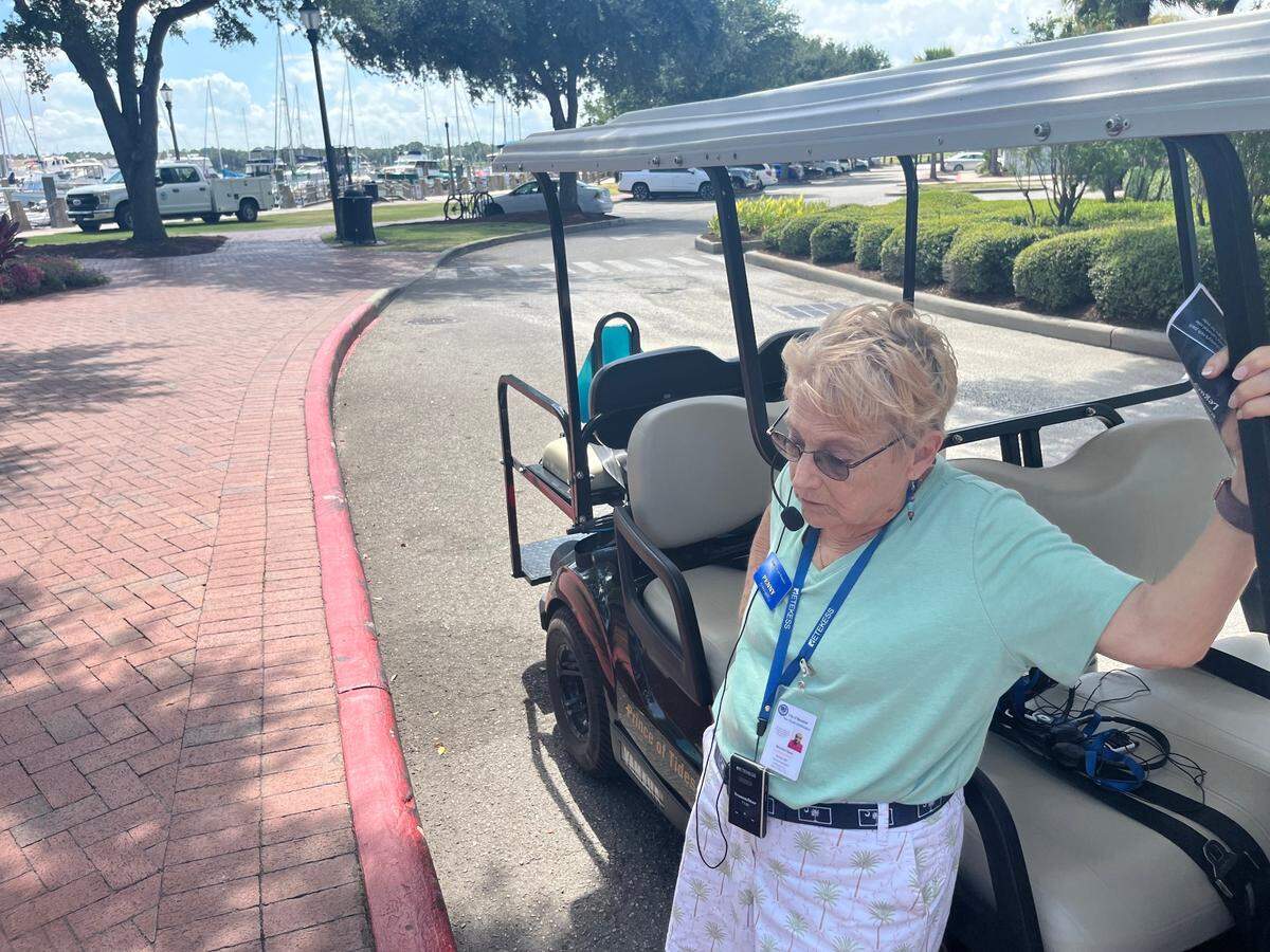 Tourist guide Penny Federspill says Waterfront Park and its promenade are a “gentle reminder of times when they were slower.”