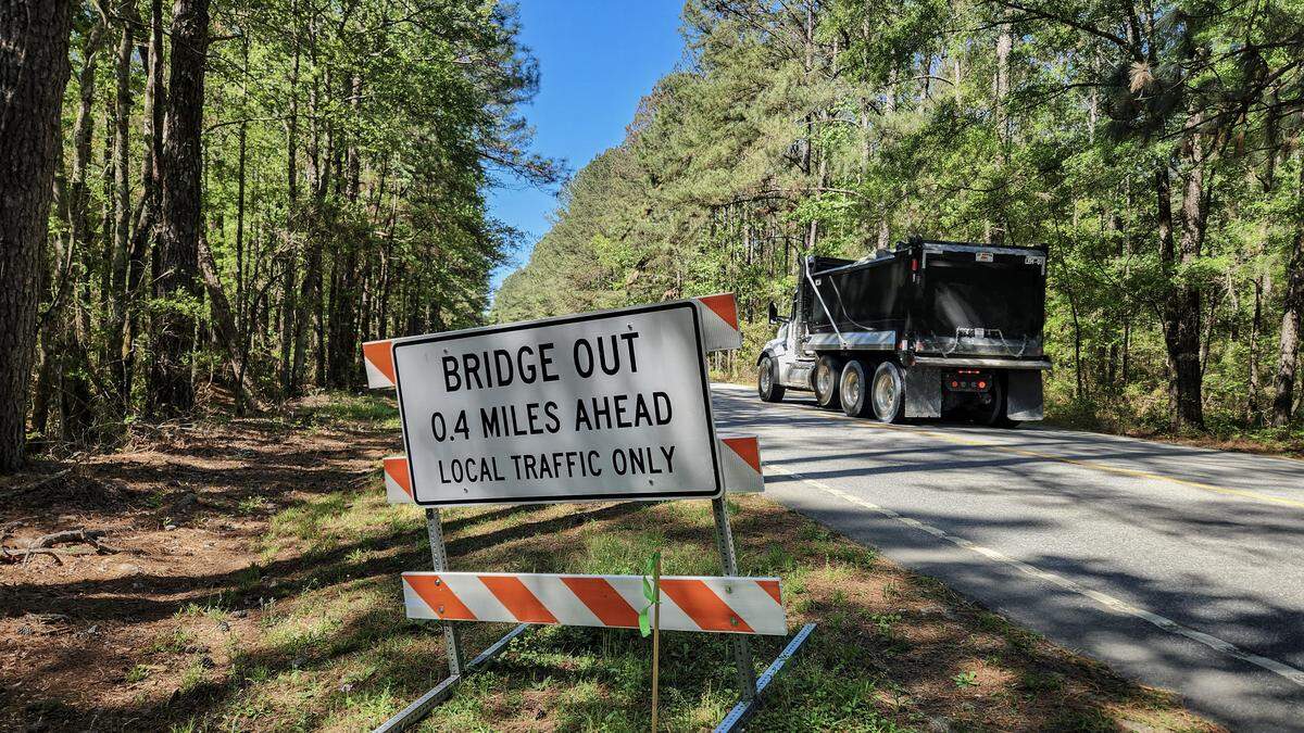 Signage tells drivers the overpass of John Smith Road over Interstate 95 is out as photographed on April 10, 2026, as work to widen the interstate has begun in Jasper County.