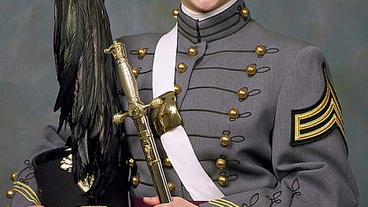 Sara Marie Knutson's senior portrait at the U.S. Military Academy at West Point, Class of 2007.