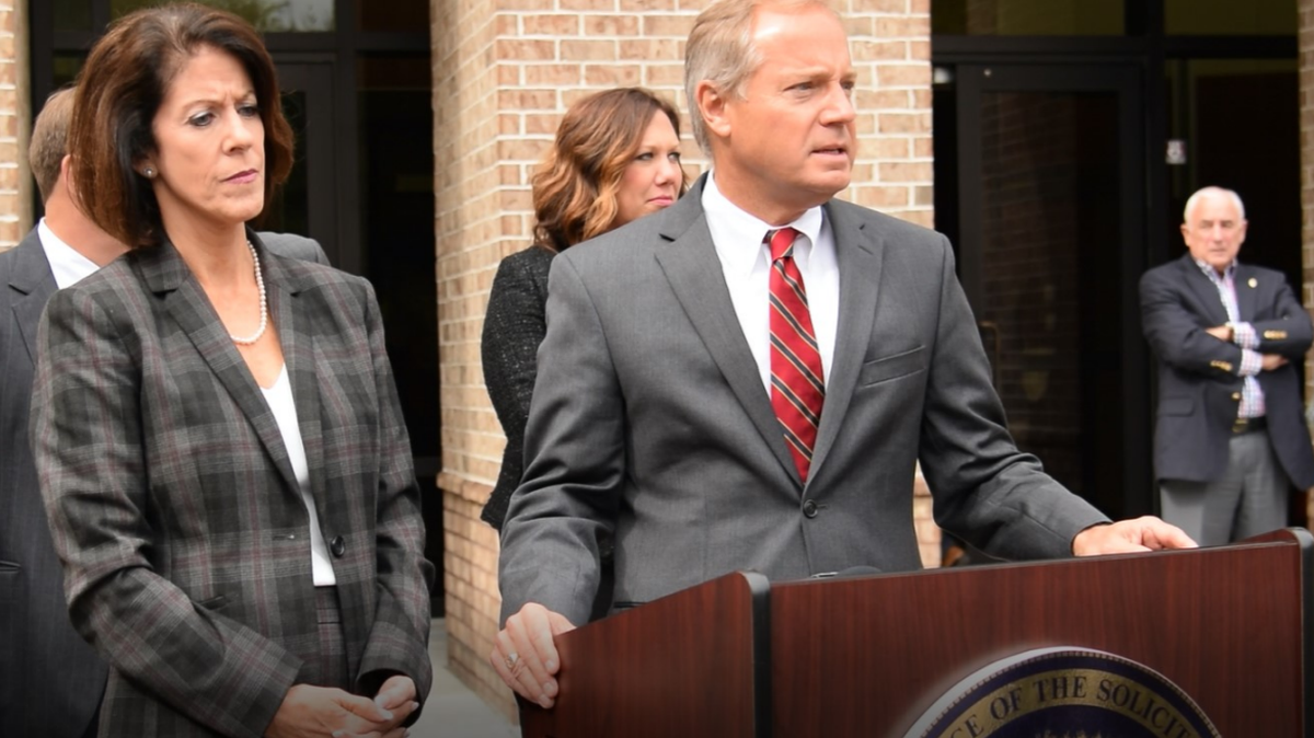 In 1st public statement since Murdaugh murders, solicitor defends ‘investigative support’