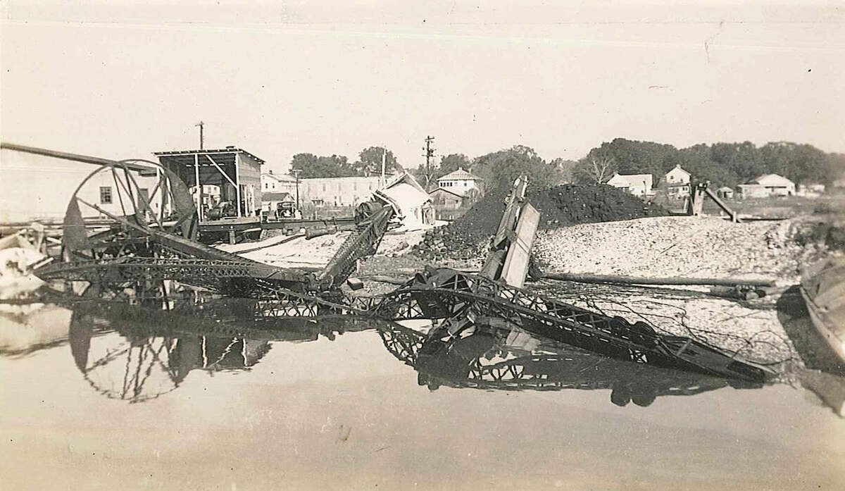 Lifting of a concrete piling at the Port of Port Royal in 1939 for the Harbor River Swing Bridge toppled the crane.