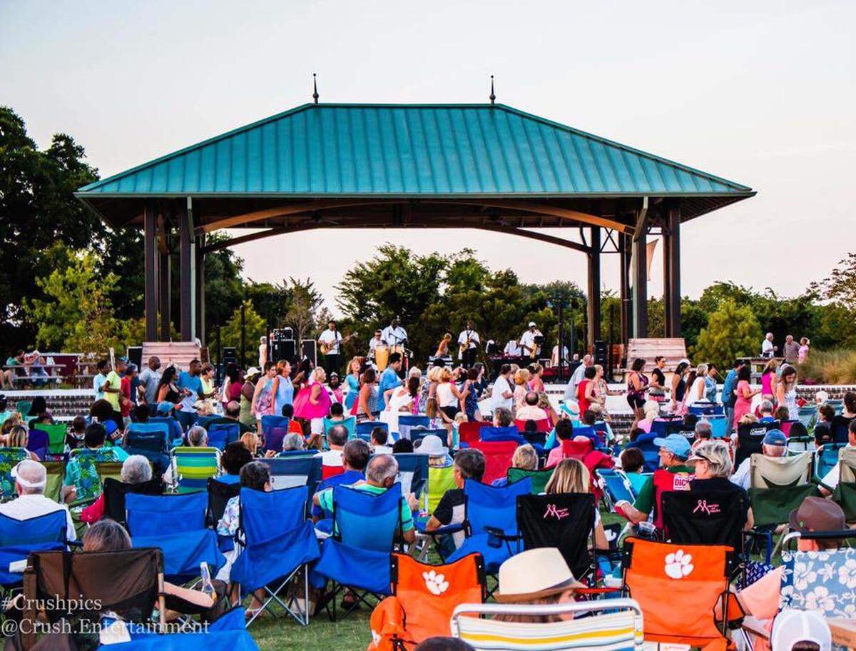 Shelter Cove Community Park is packed for a set by Hilton Head band Deas-Guyz.
