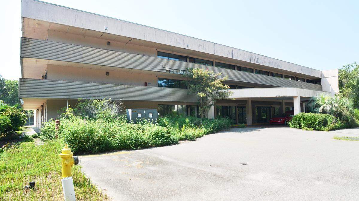 The Metropolitan Hotel annex Aug. 7, 2014. The Town of Hilton Head Island recently declared the empty building structurally unsafe.