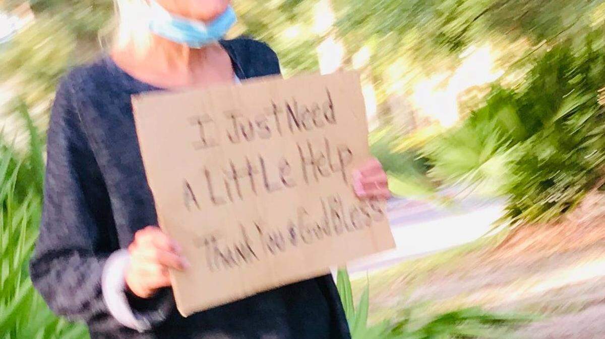 Snapshot taken as I drove by, doing nothing to help.