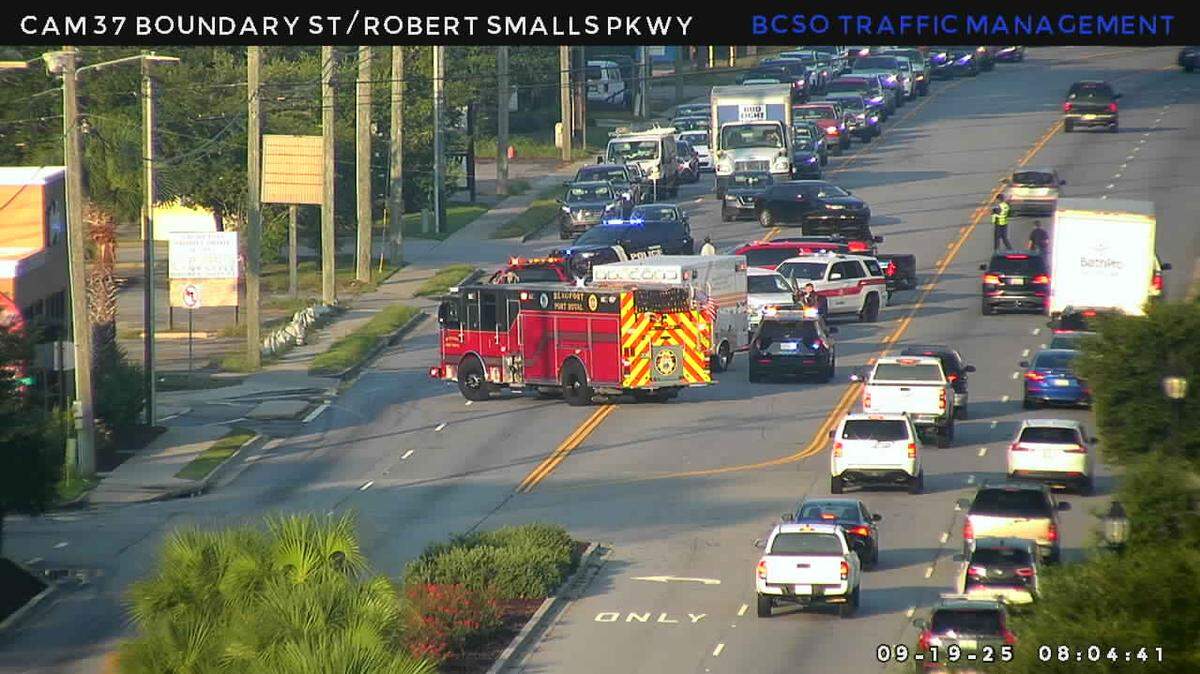 Authorities are urging motorists to use Parris Island Gateway to avoid a crash on Highway 21 and Neil Road in Beaufort.