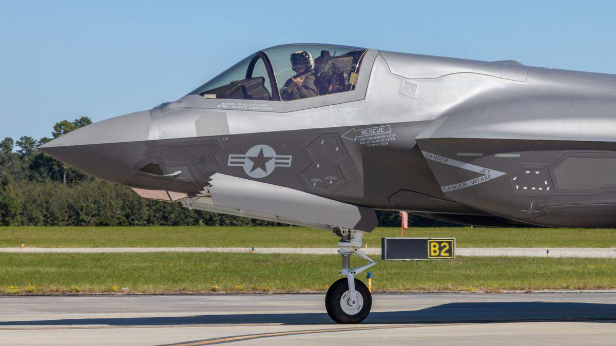 U.S. Marine Corps Lt. Col. Zachary Hartnett, from Illinois and the commanding officer of Marine Fighter Attack Squadron (VMFA) 533, taxis an F-35B Lightning II jet at Marine Corps Air Station Beaufort on Oct. 11, 2024.