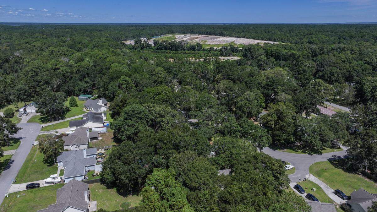 Directly south of the Barnwell Landfill, top, is the Telfair Manor neighborhood where a persistent putrid, sulfuric odor could be smelled when capturing photos in the early afternoon of Sept. 12, 2025, on Lady’s Island. Beaufort County property records show that 85.20 acres of the more than 116 acres are recorded as commercial use at the landfill.