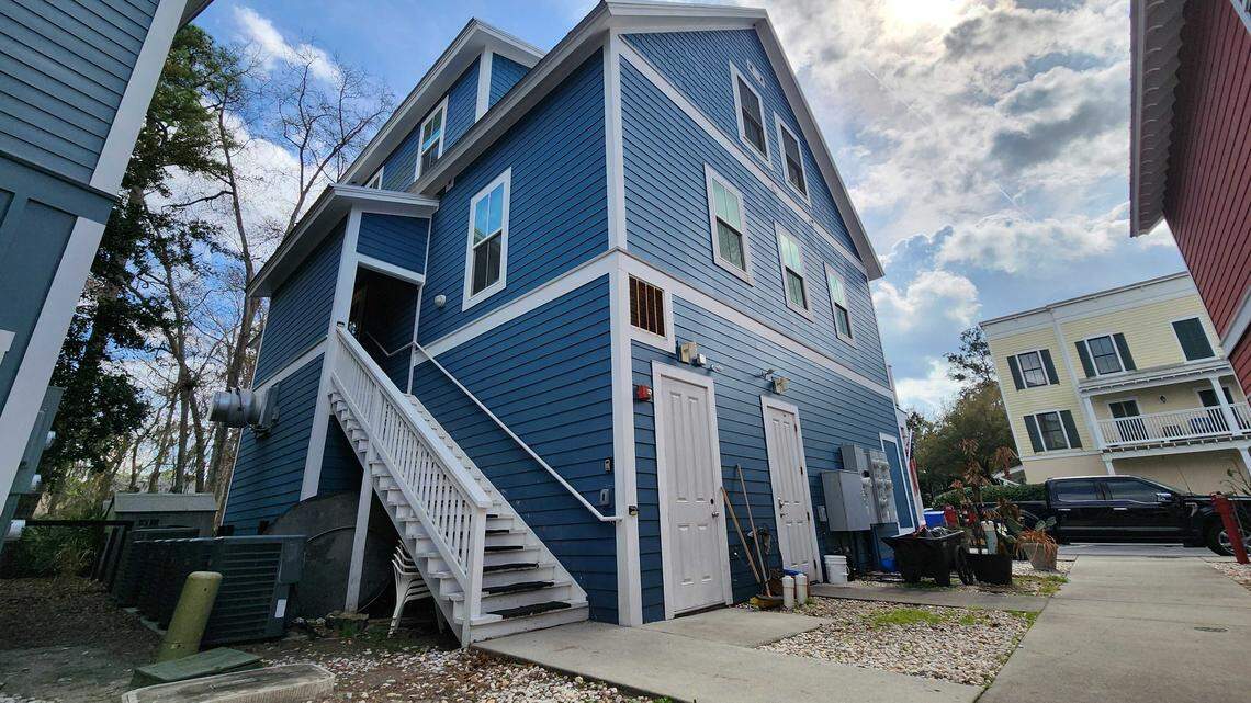 After a double homicide in the North Forest Beach area of Hilton Head Island, police found the suspected shooter dead from an apparent self-inflicted gunshot wound in his home on Bluffton’s Promenade Street in the early morning hours of Feb. 20, 2026. A public information log says Bluffton police were called to assist deputies at a second-floor unit above a popular cafe and grill.