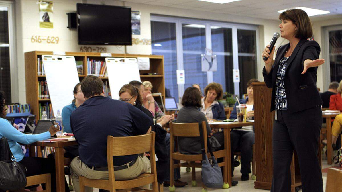  Phyllis White, the chief operational services officer of the Beaufort County School District, addresses the Bluffton Community Committee during its second meeting on Thursday night at Bluffton Middle School.  The committee, made up of 27 teachers and principals and a Bluffton High School student, has been tasked with finding long-term and short-term solutions to crowding at Bluffton and H.E. McCracken middle schools.