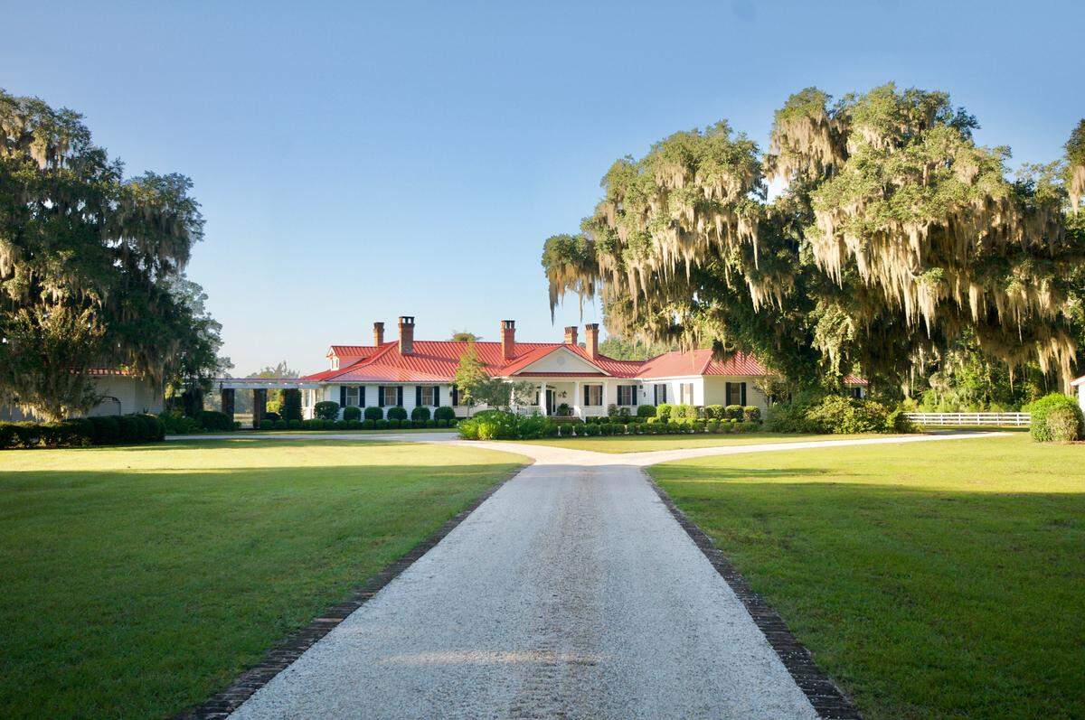 The main house on Tomotley Plantation.