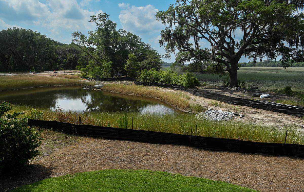A retention pond now separates the backyard of Bobby and Duchess Raehn’s Jonesville Road home to a bench with kayaks under a live oak tree on a peninsula as pictured on May 9, 2023 on Hilton Head Island. The Raehn’s had received written confirmation from the original developer that access to the water would remain after the residential development is completed.