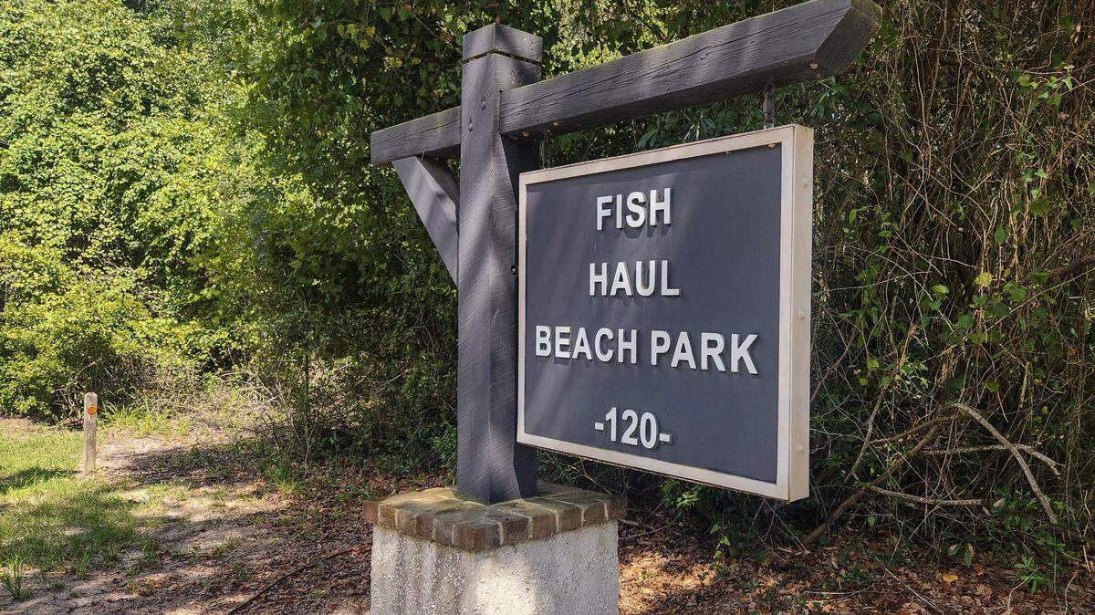 Fish Haul Beach Park, located on the “heel” of Hilton Head Island, is one of many beaches where visitors had to pay for parking for the first time this year. Parking is enforced during the island’s peak tourism season from March 1 to Sep. 7.