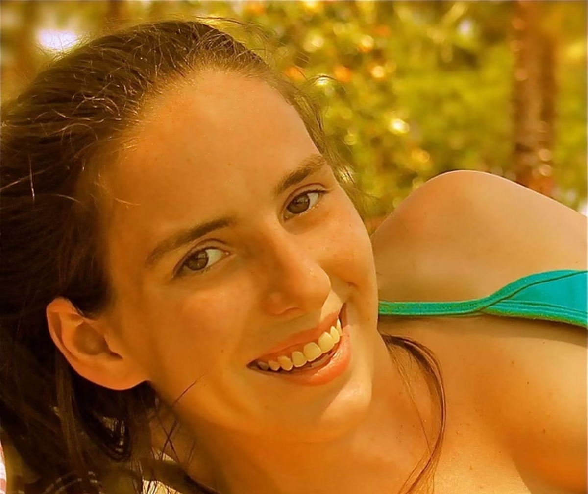 The Beaufort County Sheriff’s Office is investigating the murder of Stephanie Campbell, 33, whose body was found off a dirt road on St. Helena Island last month. She leaves behind a 12-year-old child.