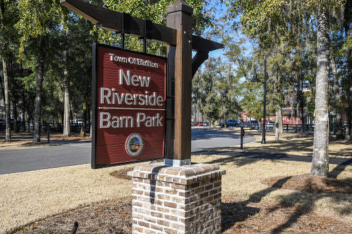 The sign for New Riverside Barn Park in greater Bluffton.