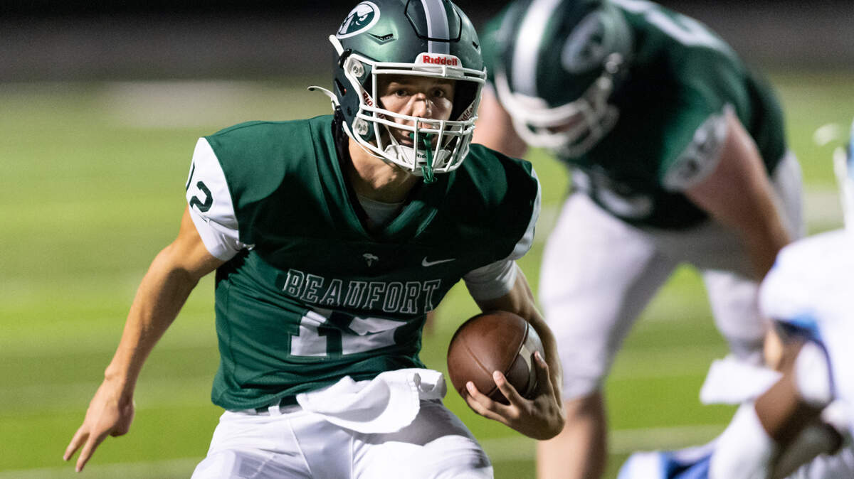 Beaufort quarterback Tyler Haley (12) carries the ball on a quarterback keeper as the Eagles defeated the Hilton Head Seahawks 38-14 in Beaufort, South Caroliina, Friday, Oct. 1, 2021. Beaufort will head to Charleston to take on James Island, Friday, Oct. 8. (Tony Kukulich FOR THE ISLAND PACKET)
