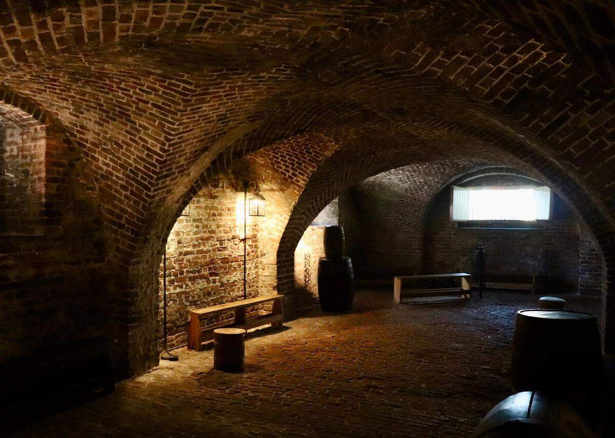 The Old Exchange and Provost Dungeon in Charleston served as many things during the history of the city, with perhaps its most famous role being that of a prison during the American Revolution. Here, notables such as South Carolina patriot and martyr Col. Isaac Hayne was held before his sentence was carried out. When you visit you will get a feel of the desperation of the men and women who gave up everything for the cause of freedom.