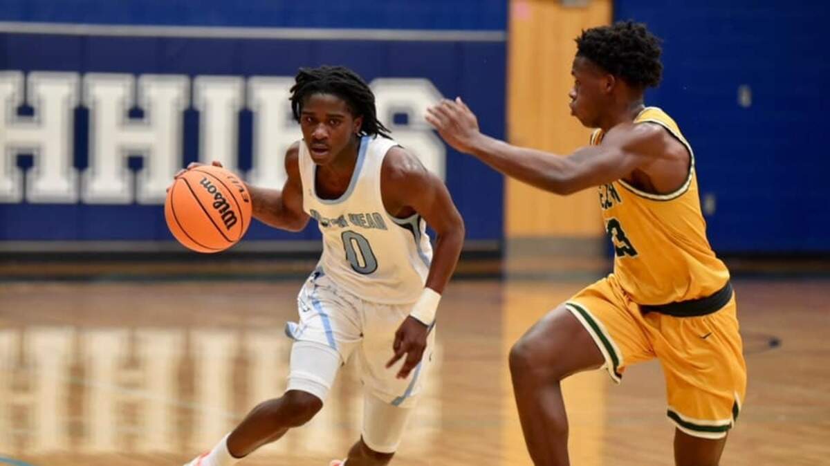 Hilton Head’s Alex Smith (0) dribbles during Thursday’s Class 4A playoff game against Myrtle Beach on Feb. 25.