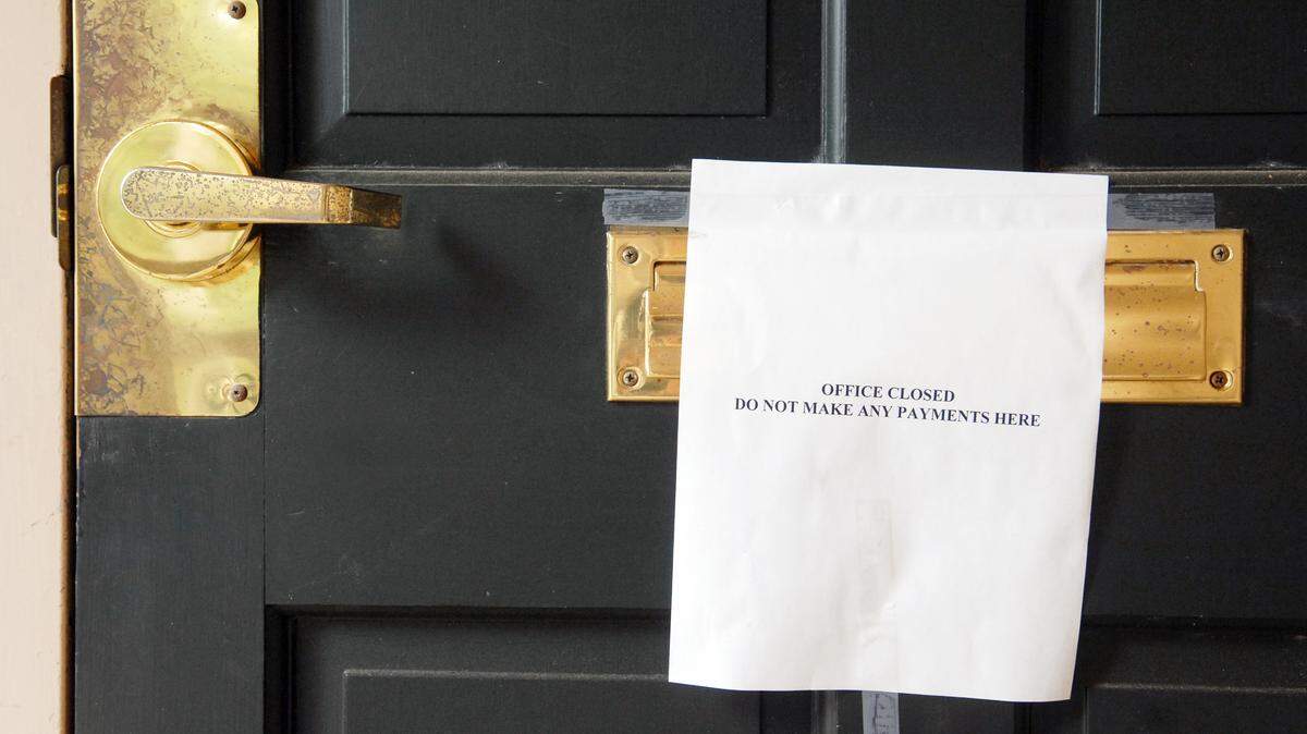 A note announcing the office is closed is taped across the mail slot at the Property Administrators Inc. office in Shelter Cove on March 27, 2015. The regime management company shut down without warning earlier in the week.