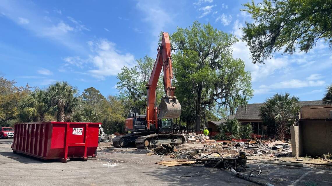 Hilton Head tears down Tex-Mex joint, clears way for beach parking. Will it be free?