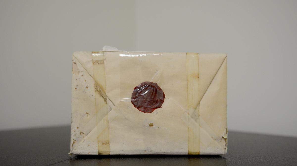 The cremains of Jane Doe 1995 as photographed on Tuesday, Nov. 3, 2015.