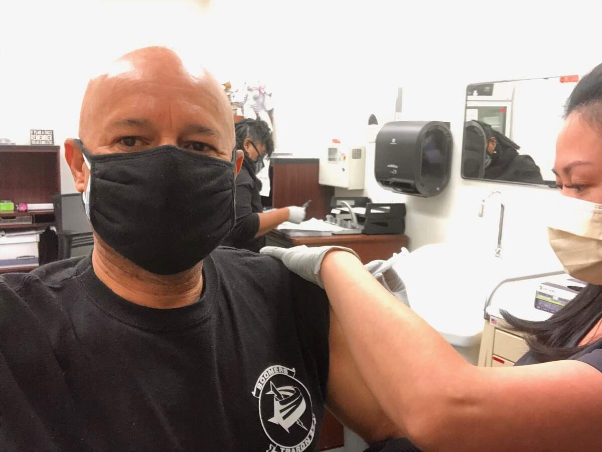 Othoniel Hatchett getting his COVID-19 vaccine