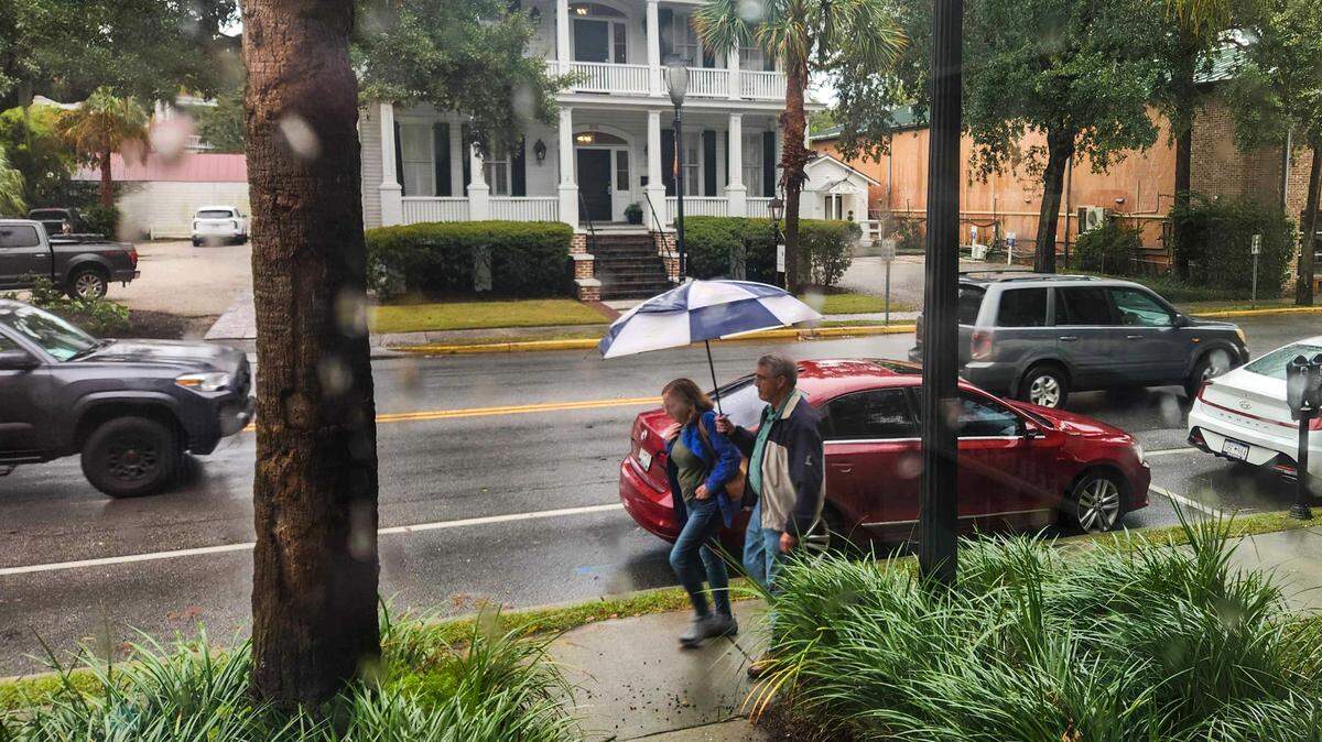 A couple walks through the rain drops on Nov. 7, 2024 along Carteret Street in Historic Downtown Beaufort.