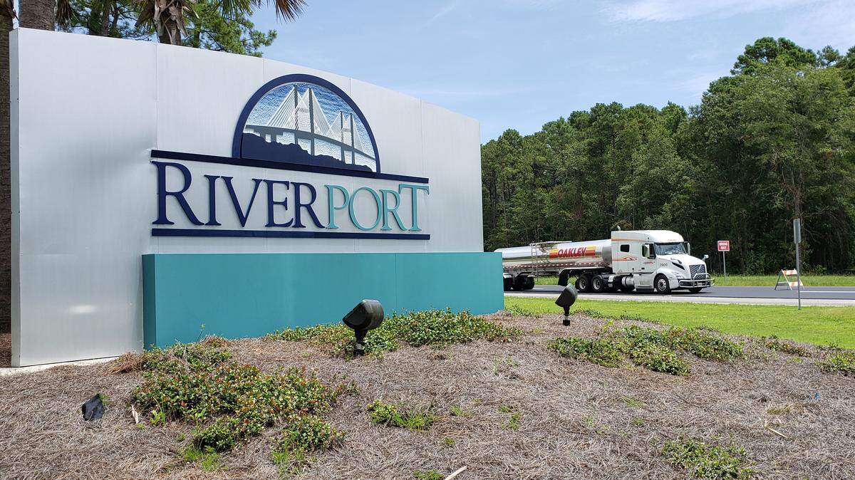 A single-vehicle crash Wednesday afternoon left a vehicle “fully submerged” in a retention pond in the RiverPort area of Hardeeville, S.C.