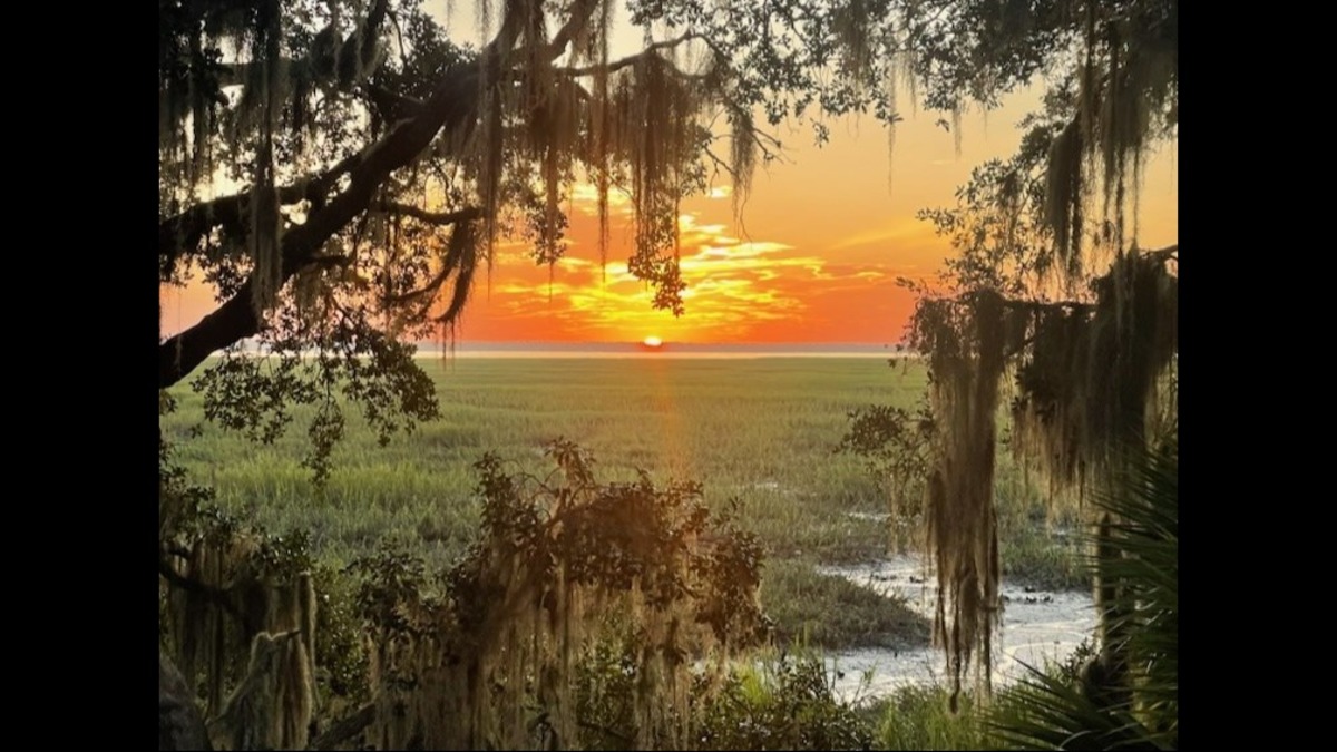 Susan Duffy shot this photo of a beautiful Beaufort sunset.&nbsp;