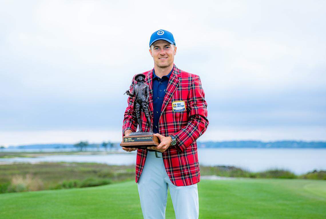 Jordan Spieth holds the RBC Heritage trophy.