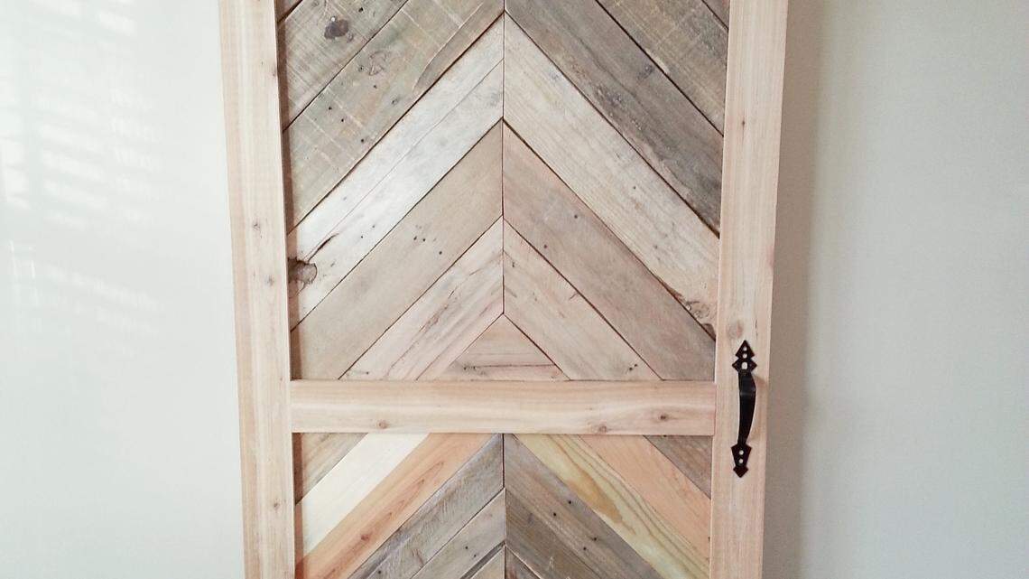 Old pallets are transformed into the perfect closet door