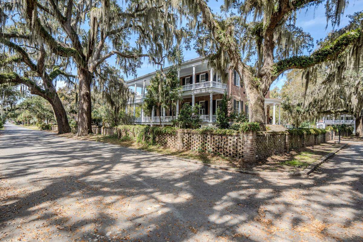 The Edward Means House at 604 Pinckney Street, is one of Beaufort’s most enduring symbols of the pre–Civil War era, and it is now on the market for $3.25 million.
