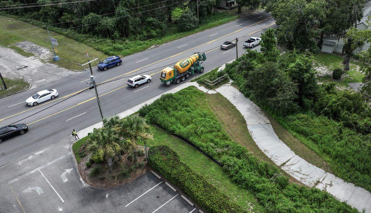 The end of the southern portion of the Spanish Moss Trail, a former railroad, as it meets with Ribaut Road (U.S. 21) as photographed on Aug. 22, 2025, in the Town of Port Royal. 
