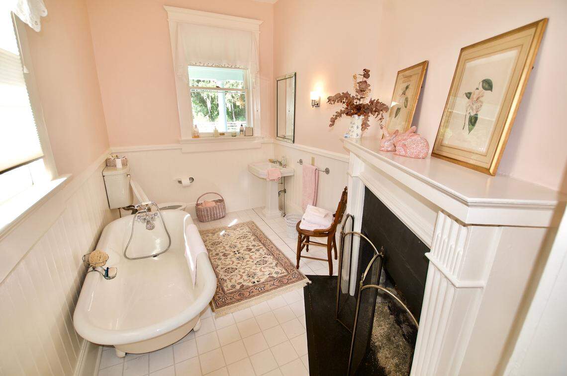 A bathroom inside Tomotley Plantation’s main house.