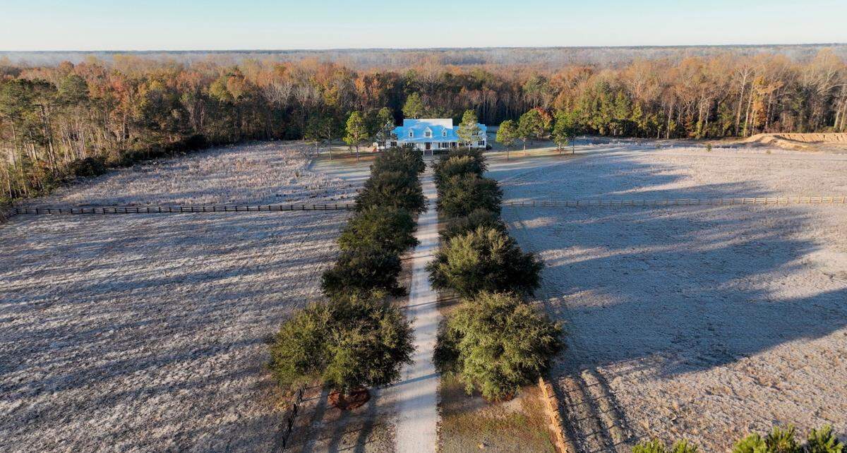 The driveway leading to 4147 Moselle Road.