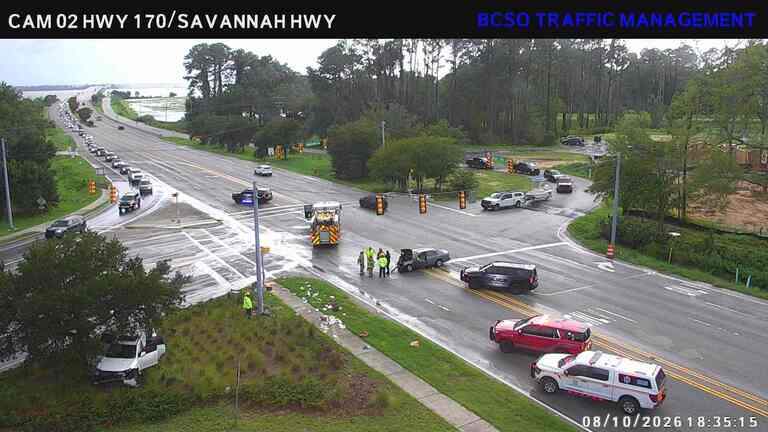 Vehicles collide at major Beaufort intersection as severe thunderstorm pounds Lowcountry