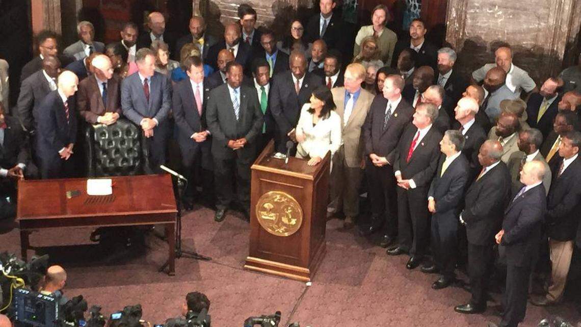 Gov. Nikki Haley signs bill to remove Confederate flag from State House grounds