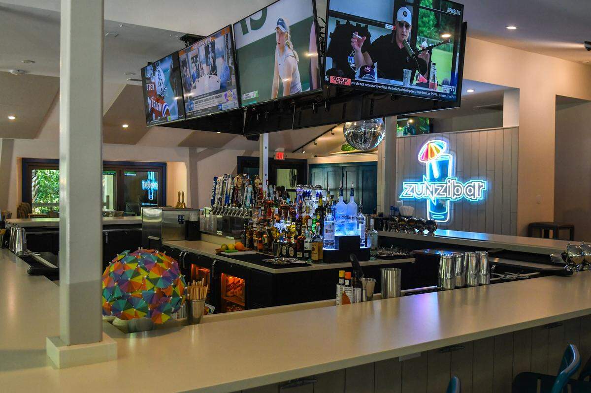 Zunzibar Hilton Head Island has opened a restaurant in a former seafood restaurant on the island that features a beach-themed sports bar with specialty cocktails and live music.