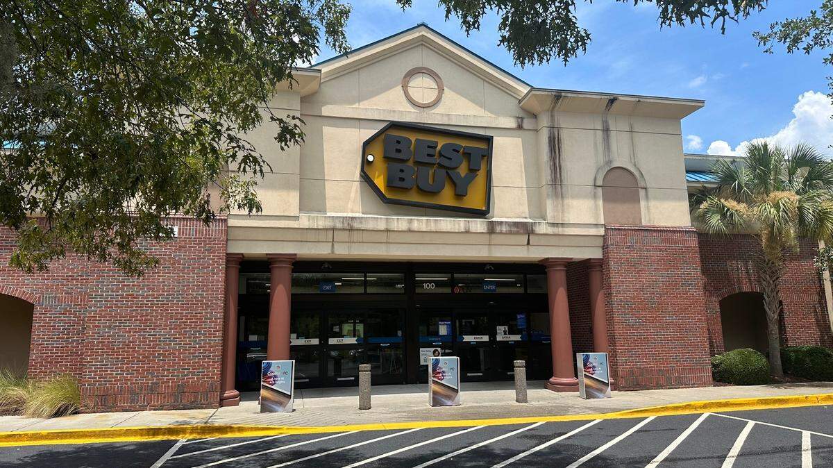Best Buy is located at 1007 Fording Island Road in Bluffton. A store manager says “tens of thousands of dollars” worth of devices were burglarized from the location via a hole slashed into the roof late Thursday night.