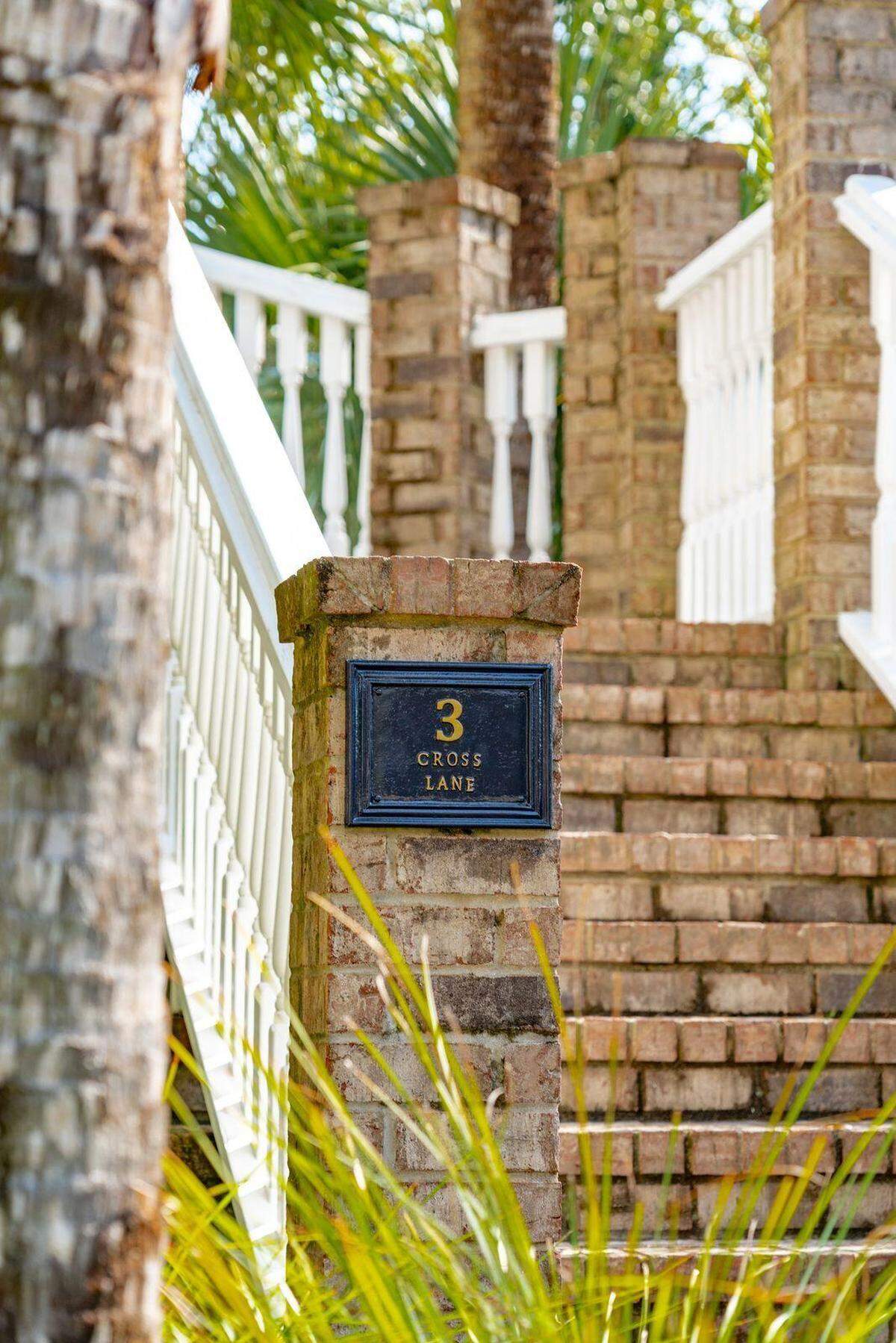 Address panel at 3 Cross Lane, Isle of Palms