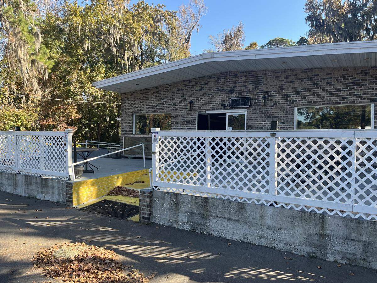 The patio area of the building formerly known as Willie’s Bar and Grill was unusually bare the morning of Nov. 19, 2025, after operator Willie Turral removed the yellow sign bearing the bar’s name.